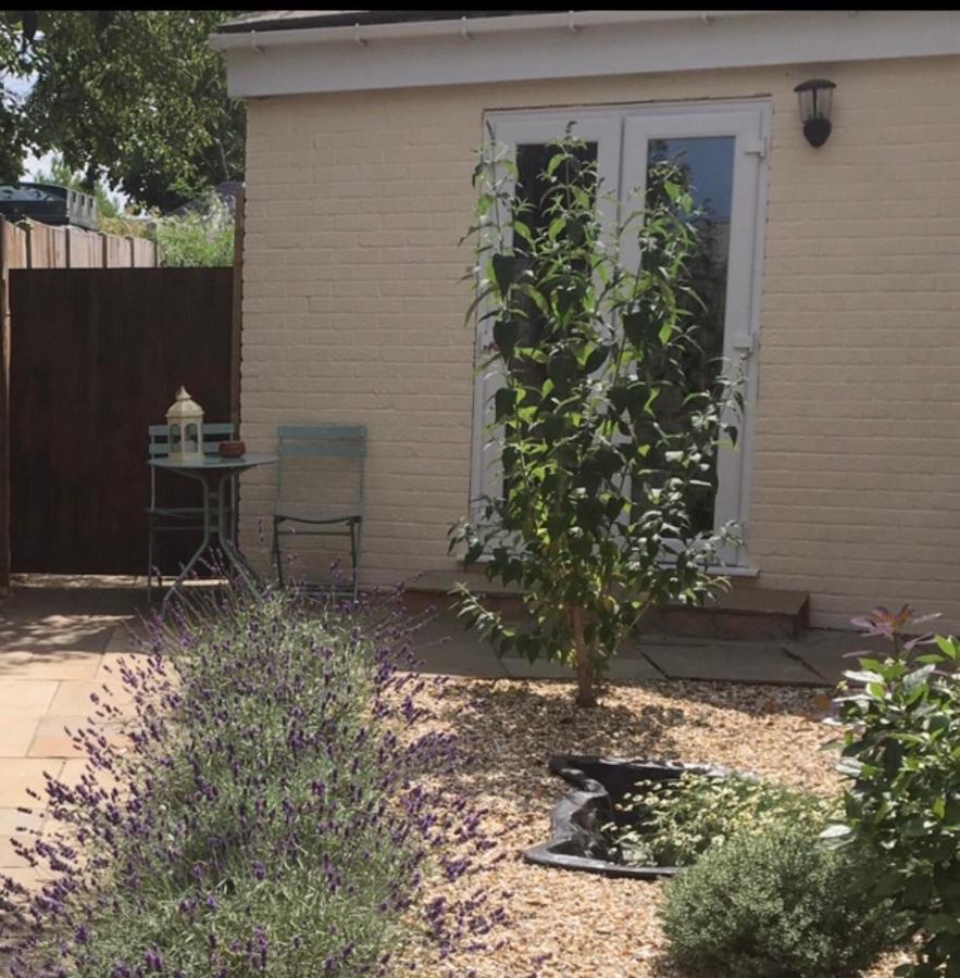 The Annexe At Asbit Lodge Mildenhall Eksteriør bilde